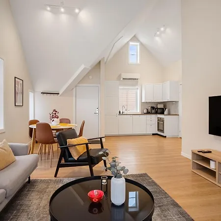 Unique And Spacious Close To Centre アパート