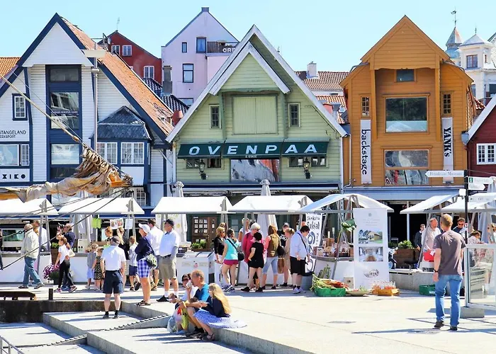 Unique And Spacious Close To Centre 아파트 *