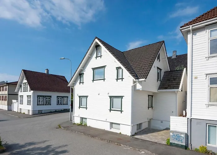 Unique And Spacious Close To Centre *