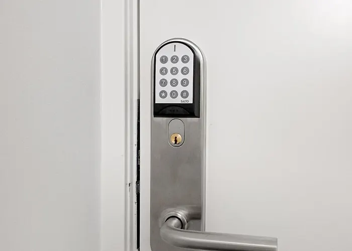 Unique And Spacious Close To Centre Lejlighed