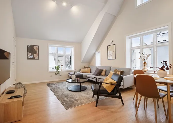 아파트 Unique And Spacious Close To Centre 스타방에르