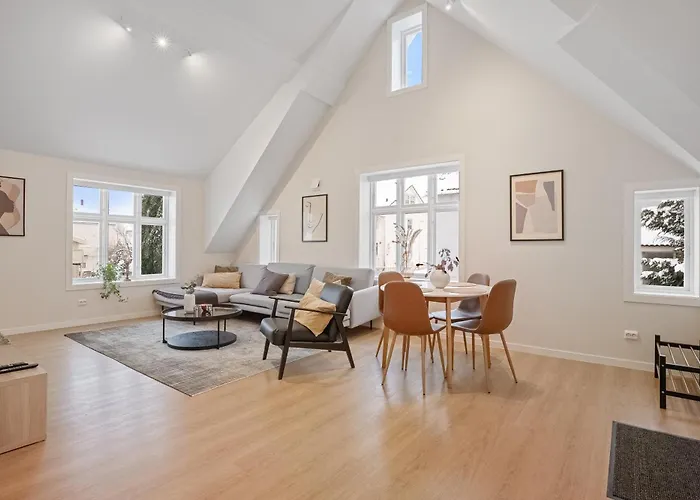 Unique And Spacious Close To Centre 아파트 *