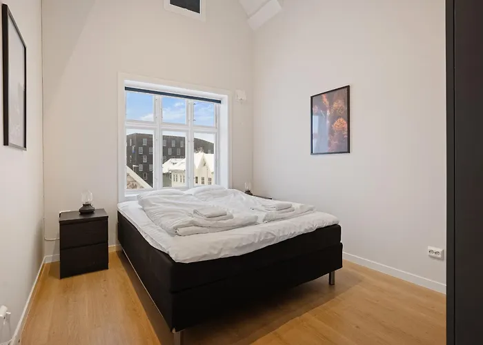 Unique And Spacious Close To Centre 아파트