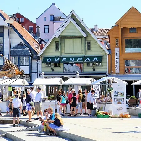 Unique And Spacious Close To Centre Apartment *