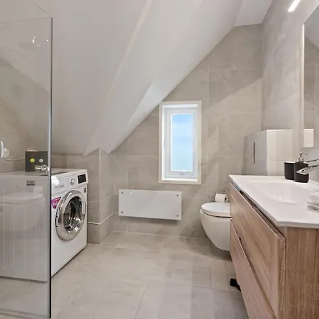 Unique And Spacious Close To Centre